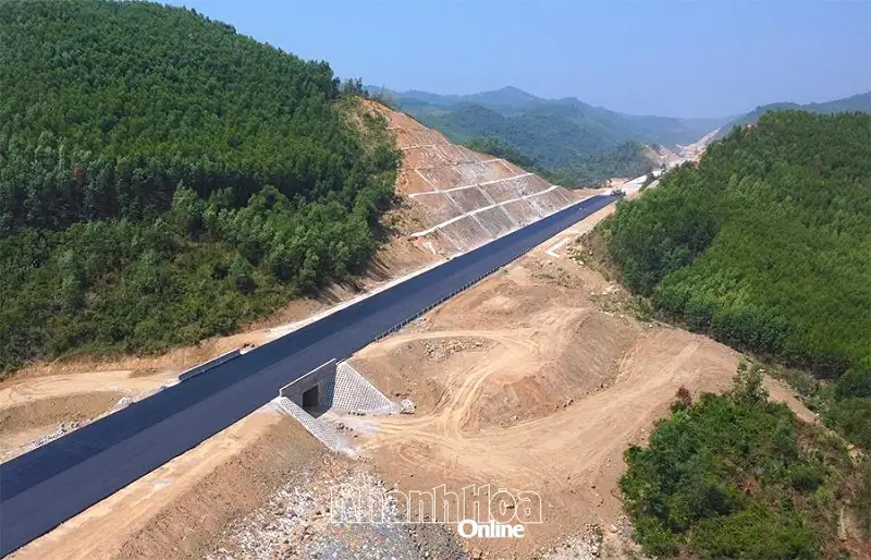 Lấy đầu tư công làm "đòn bẩy" tăng trưởng